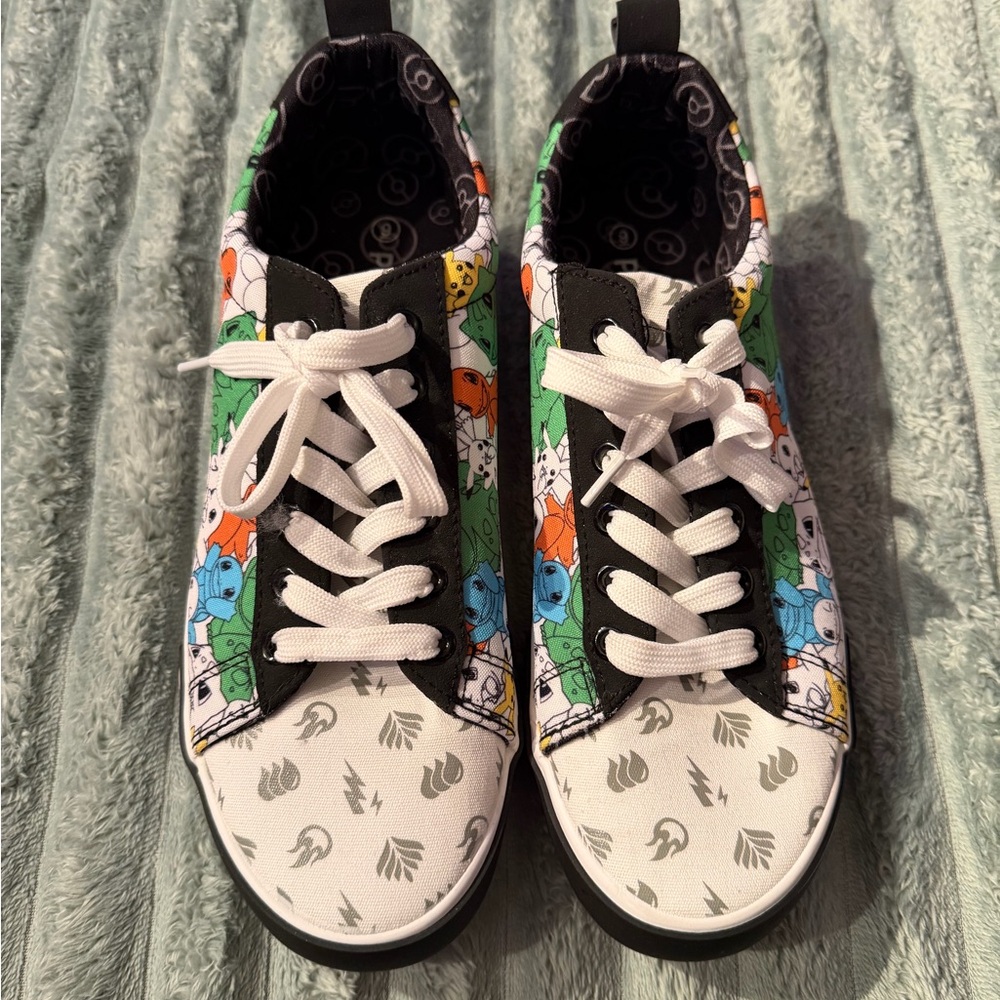 Pokémon low top sneaker (men’s) - Picture 2 of 3